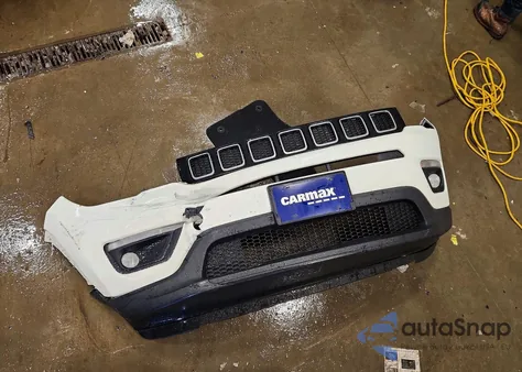 2018 Jeep Compass Latitude z USA, uszkodzony, nr VIN 3C4NJDBB2JT397739